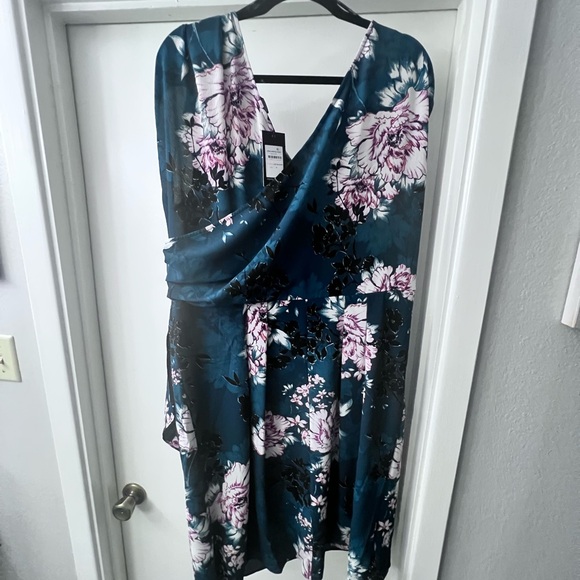 NWT*Blossom Faux Wrap Dress in Jade Blossom-*CITY CHIC* - Picture 4 of 6
